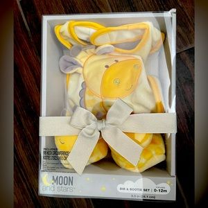 🦄 3/$15 NIB Baby Giraffe Bib and Booties (0-12m)💛